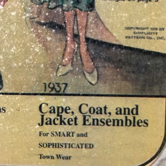 Set of 2 Vintage Coca-Cola 'Realm of Fancy to Reality' + Simplicity Fashion Tins - Picture 8 of 16